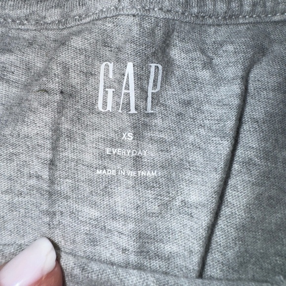 GAP Light Gray Short Sleeve Tee - Picture 2 of 4